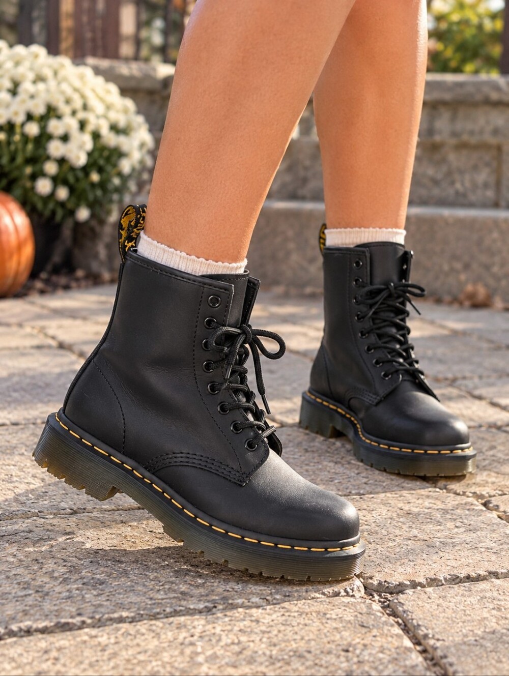 Dr. Martens 1460 Slip Resistant Leather Lace Up Boots Size 6